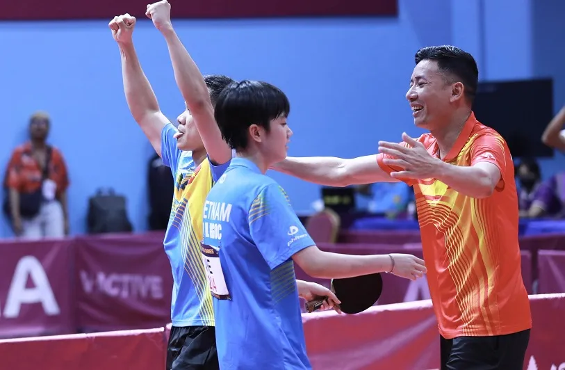 Ban huấn luyện đội tuyển bóng bàn Việt Nam đã chúc mừng hai tay vợt. Ảnh: D.P Ban huấn luyện đội tuyển bóng bàn Việt Nam đã chúc mừng hai tay vợt. Ảnh: D.P