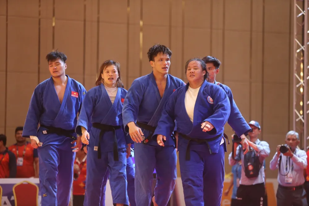 Đội judo Việt Nam có kết quả HCV tại đồng đội hỗn hợp nam-nữ. Ảnh: DŨNG PHƯƠNG