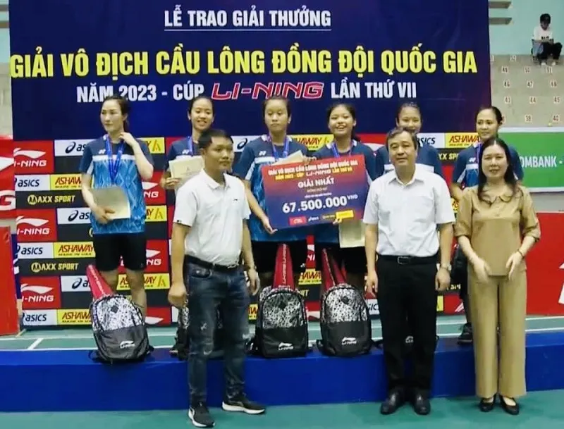 Đội cầu lông nữ TPHCM nhận HCV đồng đội nữ ở giải năm nay. Ảnh: VBF Đội cầu lông nữ TPHCM nhận HCV đồng đội nữ ở giải năm nay. Ảnh: VBF
