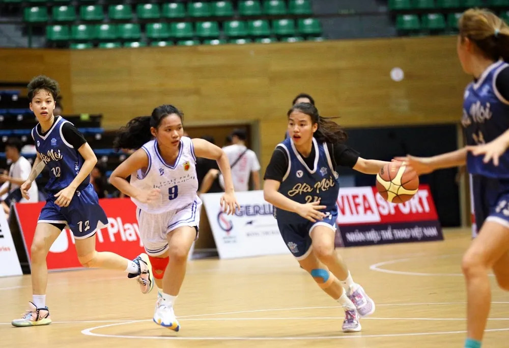 Trận chung kết giữa U16 nữ TPHCM và U16 nữ Hà Nội diễn ra đầy kịch tính. Ảnh: VBF Trận chung kết giữa U16 nữ TPHCM và U16 nữ Hà Nội diễn ra đầy kịch tính. Ảnh: VBF