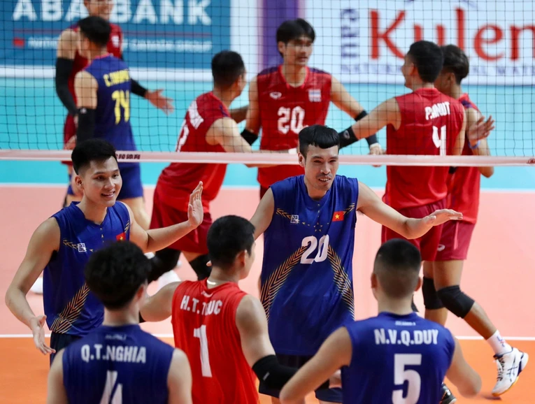 Phụ công Cù Văn Hoàn (20) vắng mặt ở AVC Challenge Cup 2023. Ảnh: D.P