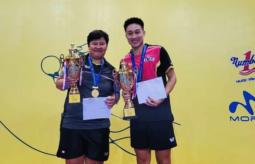 Nguyễn Anh Tú và Mai Hoàng Mỹ Trang cùng có tấm HCV đơn nam, đơn nữ quốc gia cho mình. Ảnh: ANH TÚ Nguyễn Anh Tú và Mai Hoàng Mỹ Trang cùng có tấm HCV đơn nam, đơn nữ quốc gia cho mình. Ảnh: ANH TÚ