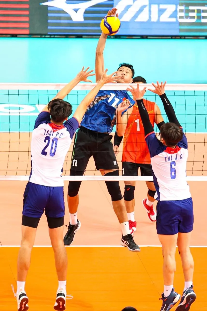 Phụ công Trương Thế Khải đã có màn trình diễn hiệu quả trước hàng chắn Đài Bắc Trung Hoa ở ngày 12-7 qua đó cùng đội tuyển bóng chuyền nam Việt Nam chiến thắng 3-1. Ảnh: AVC Phụ công Trương Thế Khải đã có màn trình diễn hiệu quả trước hàng chắn Đài Bắc Trung Hoa ở ngày 12-7 qua đó cùng đội tuyển bóng chuyền nam Việt Nam chiến thắng 3-1. Ảnh: AVC