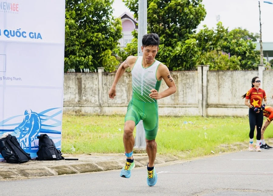 VĐV Nguyễn Anh Trí thi đấu trong ngày 30-7 để có tấm HCV quan trọng ở duathlon nam. Ảnh: BTC