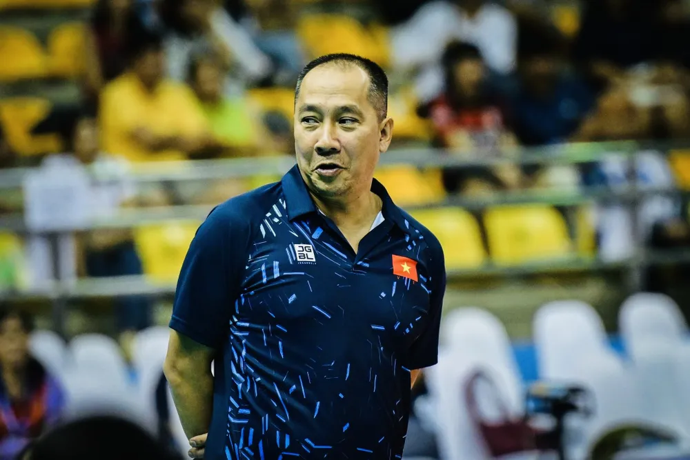 HLV Nguyễn Tuấn Kiệt đang có mặt tại Thái Lan cùng đội tuyển bóng chuyền nữ Việt Nam dự giải vô địch châu Á 2023. Ảnh: AVC