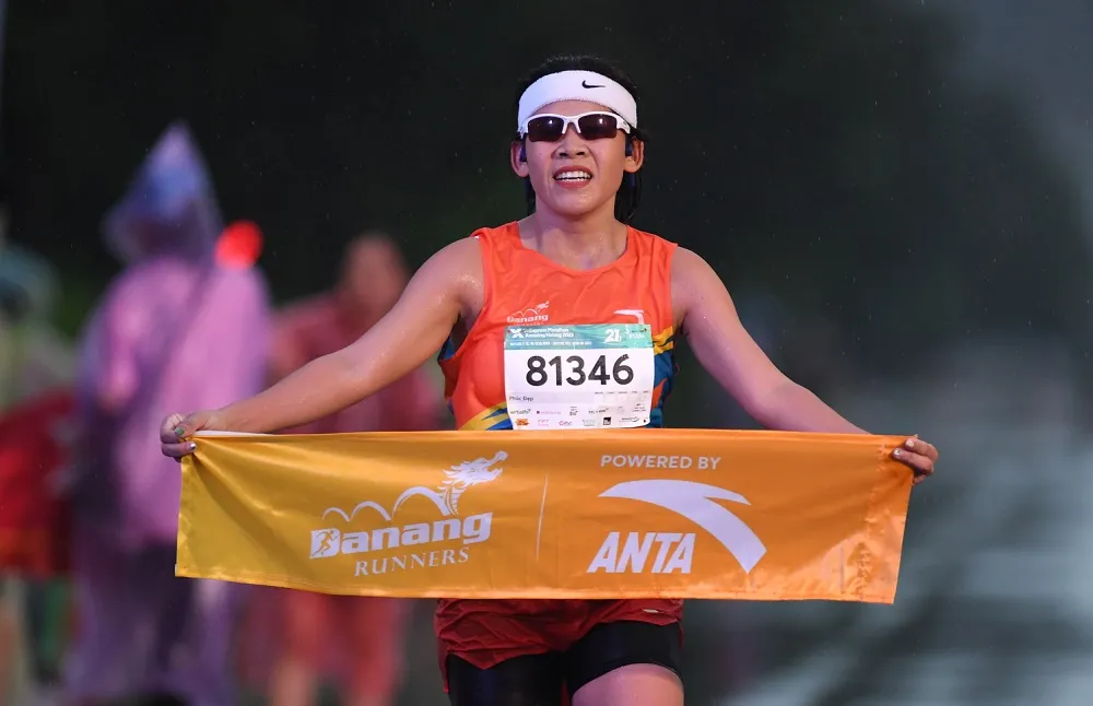 Thanh Phúc về nhất nội dung 21km nữ tại Hạ Long lần này. Ảnh: VNM Thanh Phúc về nhất nội dung 21km nữ tại Hạ Long lần này. Ảnh: VNM