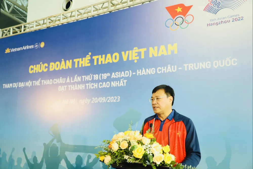 Trưởng đoàn thể thao Việt Nam Đặng Hà Việt phát biểu trước giờ lên đường tới Hàng Châu (Trung Quốc). Ảnh: LƯỢNG LƯỢNG Trưởng đoàn thể thao Việt Nam Đặng Hà Việt phát biểu trước giờ lên đường tới Hàng Châu (Trung Quốc). Ảnh: LƯỢNG LƯỢNG