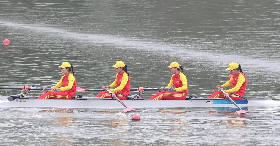 Đội thuyền rowing Việt Nam giành tấm HCĐ đầu tiên tại ASIAD 19. Ảnh: HOÀNG LINH