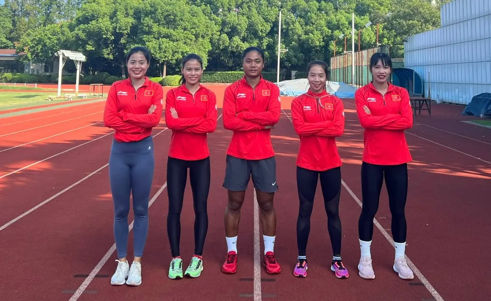 Tuyển thủ 400m nữ tập luyện tại Thượng Hải (Trung Quốc) có tinh thần thoải mái và tự tin hướng tới thi đấu ASIAD 19. Ảnh: ĐKVN