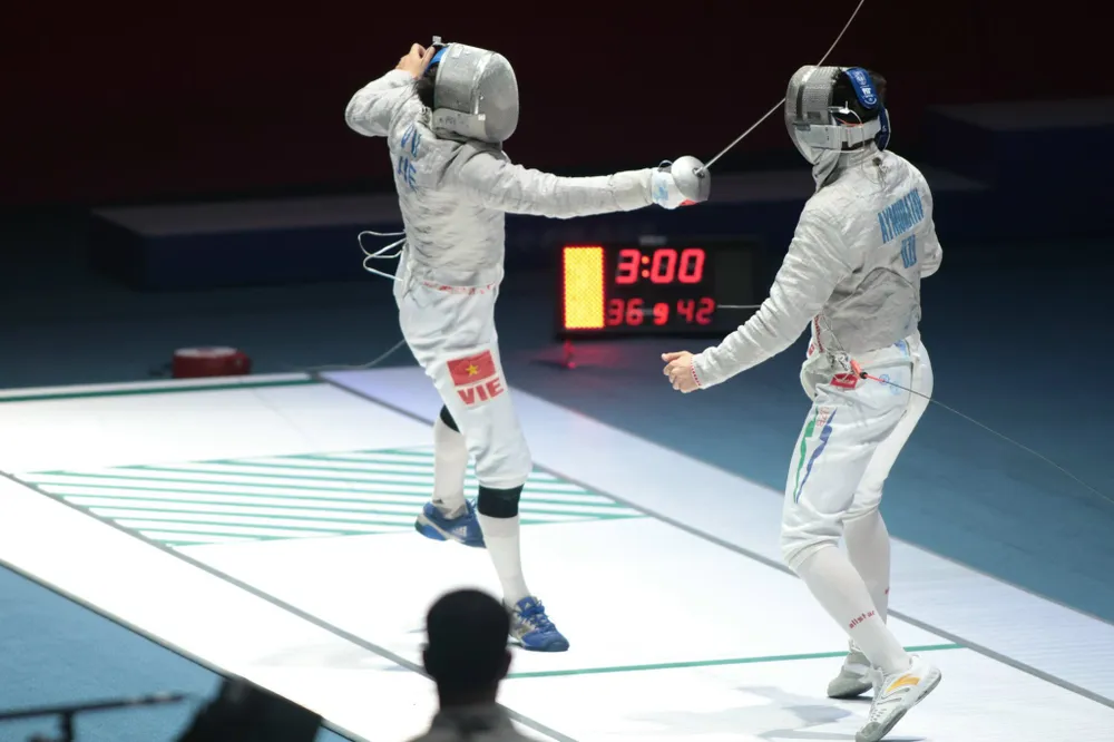 Đấu kiếm Việt Nam đã dừng bước nội dung kiếm chém đồng đội nam tại ASIAD 19. Ảnh: LƯỢNG LƯỢNG