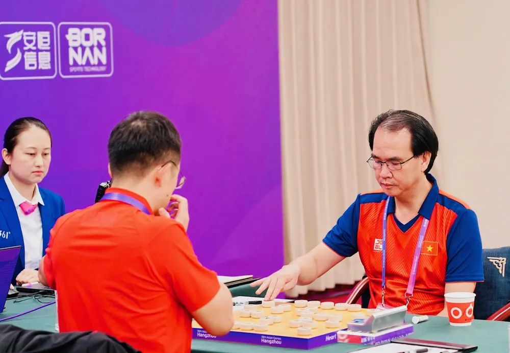 Nguyễn Thành Bảo và đội cờ tướng Việt Nam chỉ có HCB đồng đội. Ảnh: MINH MINH