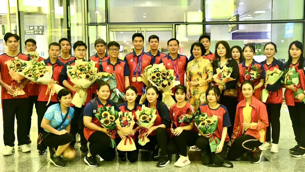 Đội tuyển bắn súng Việt Nam về nước tối 1-10. Vào ngày 2-10, các xạ thủ của nội dung bắn đĩa bay sẽ thi đấu nốt tại ASIAD 19 sau đó về nước. Ảnh: HOÀNG YẾN