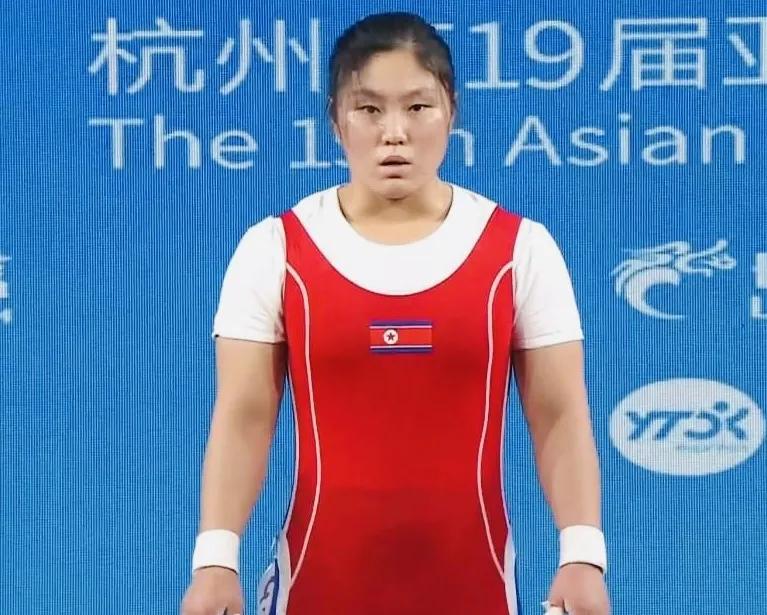 Lực sĩ Kim Ilgyong khiến làng cử tạ nữ châu Á ngỡ ngàng với kết quả tại ASIAD 19 ở hạng 59kg nữ. Ảnh: hangzhou2022.cn