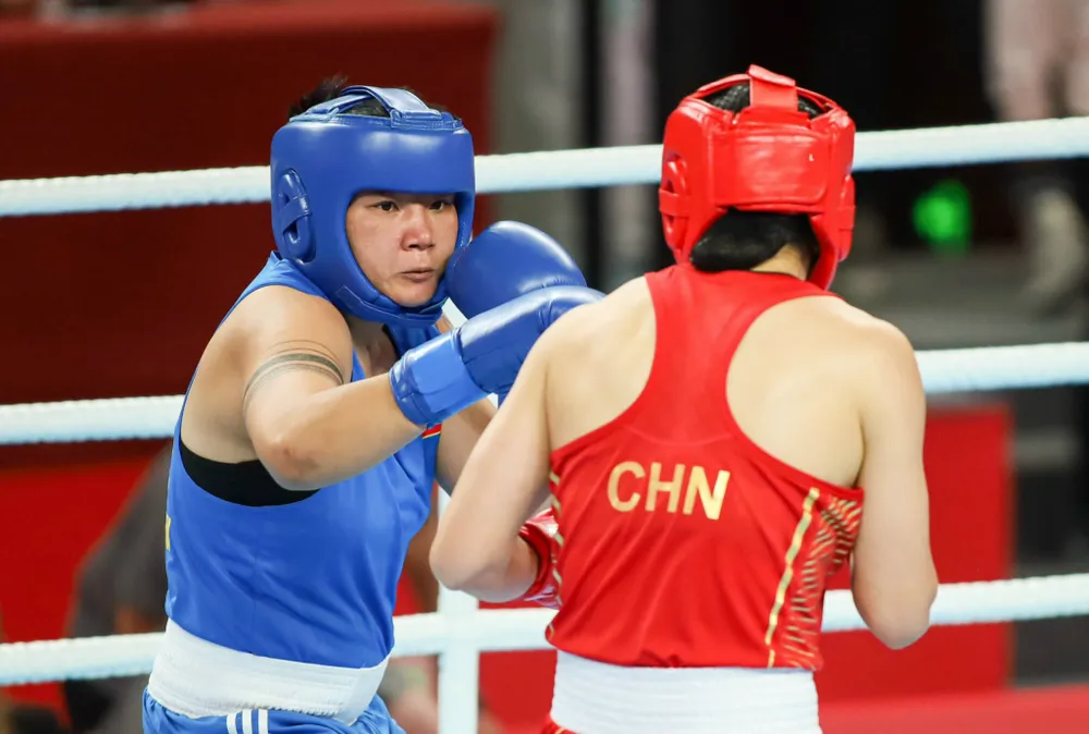 Diễm Quỳnh đã nỗ lực và giành được HCĐ tại ASIAD 19 cho boxing Việt Nam. Ảnh: LƯỢNG LƯỢNG