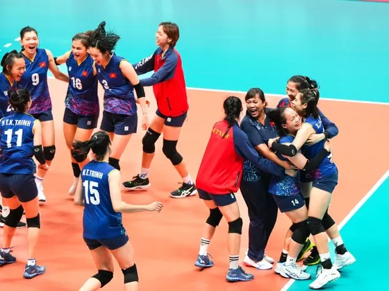 Cầu thủ bóng chuyền nữ Việt Nam chờ đợi niềm vui chiến thắng như thế này trong trận tranh HCĐ. Ảnh: DŨNG PHƯƠNG