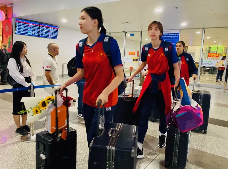 Các cầu thủ đã về nước và trở lại đội bóng chủ quản. Ảnh: MINH MINH