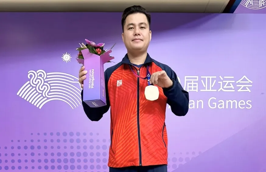 Kì thủ Lại Lý Huynh có tấm HCĐ cá nhân tại ASIAD 19 vừa qua. Ảnh: MINH MINH