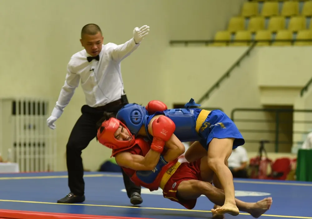 Võ sĩ wushu đã tranh tài sôi nổi tại giải cúp các đội mạnh quốc gia 2023. Ảnh: T.VY