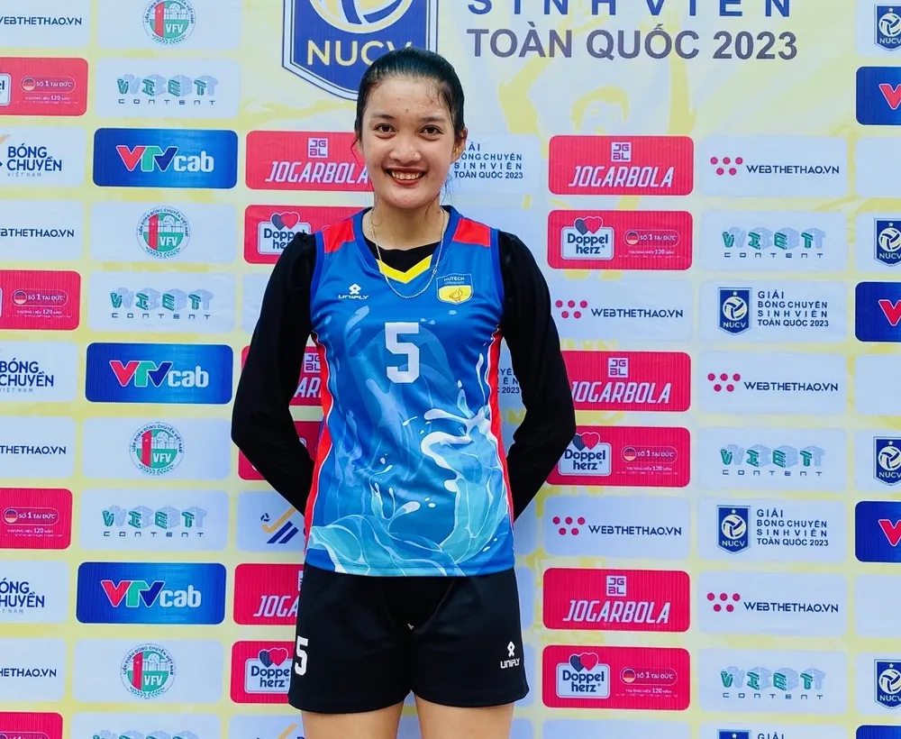 Anh Thư là một trong những cầu thủ nữ cao nhất tại giải sinh viên toàn quốc lần này. Ảnh: MINH MINH Anh Thư là một trong những cầu thủ nữ cao nhất tại giải sinh viên toàn quốc lần này. Ảnh: MINH MINH