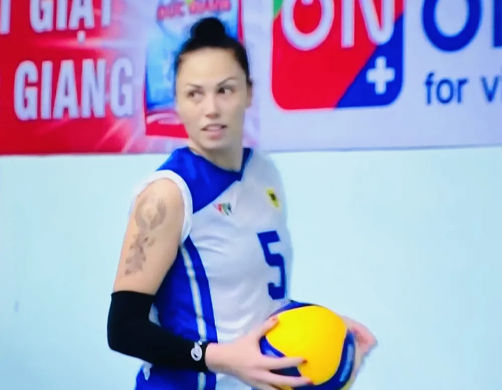 Chủ công Odina Aliyeva đang chơi hiệu quả cho VTV Bình Điền Long An. Ảnh: MINH MINH