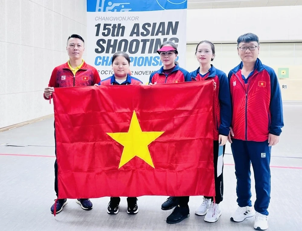 Chuyên gia Park Hang-seo (ngoài cùng bên phải) đang là một trong những chuyên gia Hàn Quốc đồng hành cùng thể thao Việt Nam lúc này. Ảnh: ĐOÀN TTVN