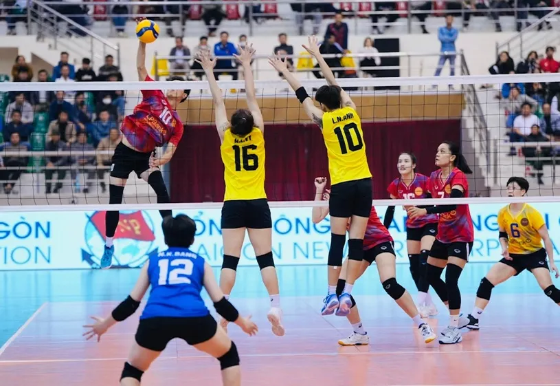 Trận chung kết nữ của giải đã diễn ra hấp dẫn với khán giả. Ảnh: VFV img-6855-8441.jpg
