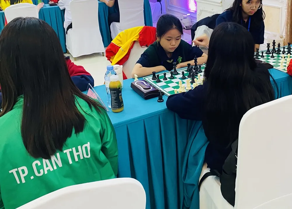 Kỳ thủ Hoàng Ánh (TPHCM) thi đấu ở giải vô địch quốc gia 2024. Ảnh: MINH MINH img-6922-7841.jpg