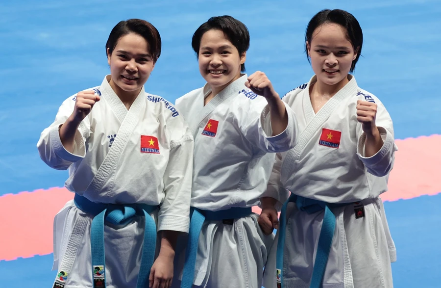 Võ sỹ karate Việt Nam giành HCV tại ASIAD 19. Ảnh: ĐOÀN TTVN