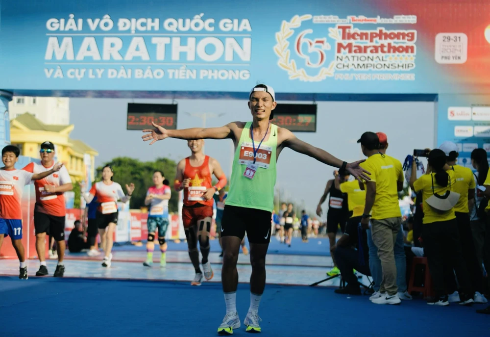 Hoàng Nguyên Thanh vô địch quốc gia marathon 2024 lần này tại Phú Yên. Ảnh: TPM