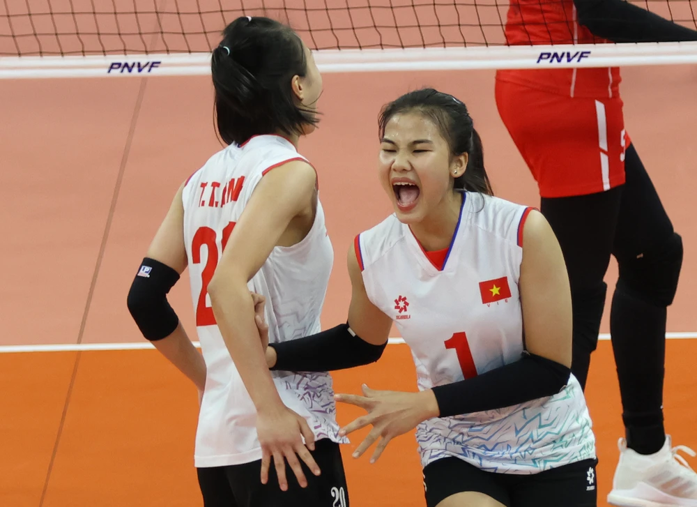 Cầu thủ Việt Nam giành chiến thắng nhiều cảm xúc. Ảnh: AVC