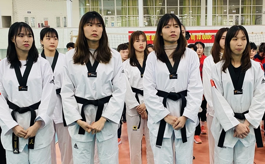 Các tuyển thủ quốc gia được trở về đơn vị chủ quản thi đấu giải taekwondo vô địch quốc gia 2024. Ảnh: MINH MINH