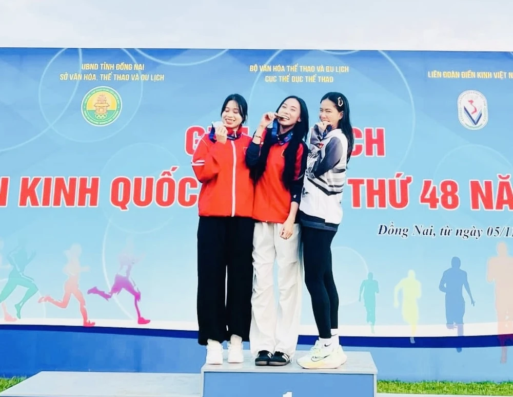 Thanh Giang (giữa) là VĐV duy nhất nội dung 7 môn phối hợp tập trung đội tuyển điền kinh Việt Nam năm 2025. Ảnh: MINH MINH