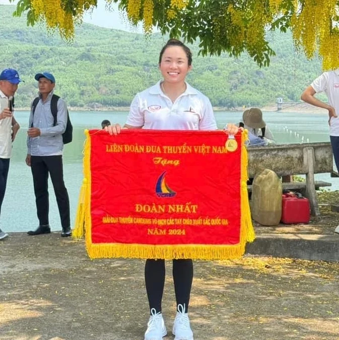 Do bị chậm trả chế độ nên tuyển thủ canoeing Nguyễn Thị Hương đã làm đơn xin rời Vĩnh Phúc. Ảnh: MINH MINH