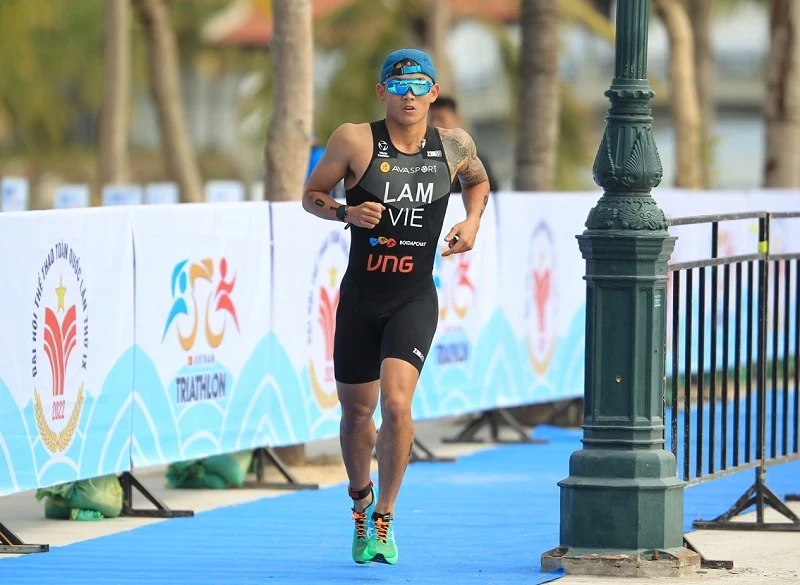 VĐV triathlon Lâm Quang Nhật (TPHCM) đang là đương kim vô địch quốc gia và sẽ dự giải đấu năm nay ở Hà Nam. Ảnh: DŨNG PHƯƠNG