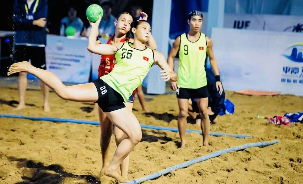 Đội bóng ném bãi biển nữ Việt Nam sẽ dự giải vô địch châu Á 2025 ngay đầu tuần tới. Ảnh: IHF