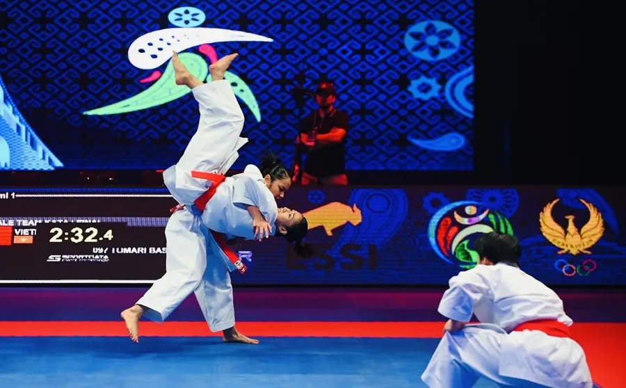 Võ sỹ kata của Việt Nam thể hiện phân quyền bài biểu diễn và đạt điểm cao từ trọng tài. Ảnh: AKF IMG_5126.jpg