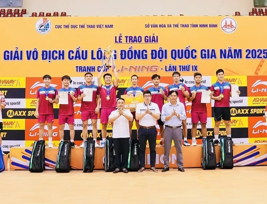 Đội cầu lông nam TPHCM tiếp tục vô địch giải năm nay. Ảnh: VBF