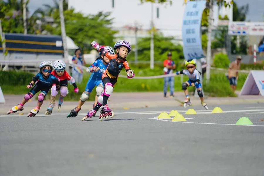 VĐV sẽ thi đấu theo các nhóm tuổi quy định. Ảnh: ROLLERVN IMG_5509.jpg