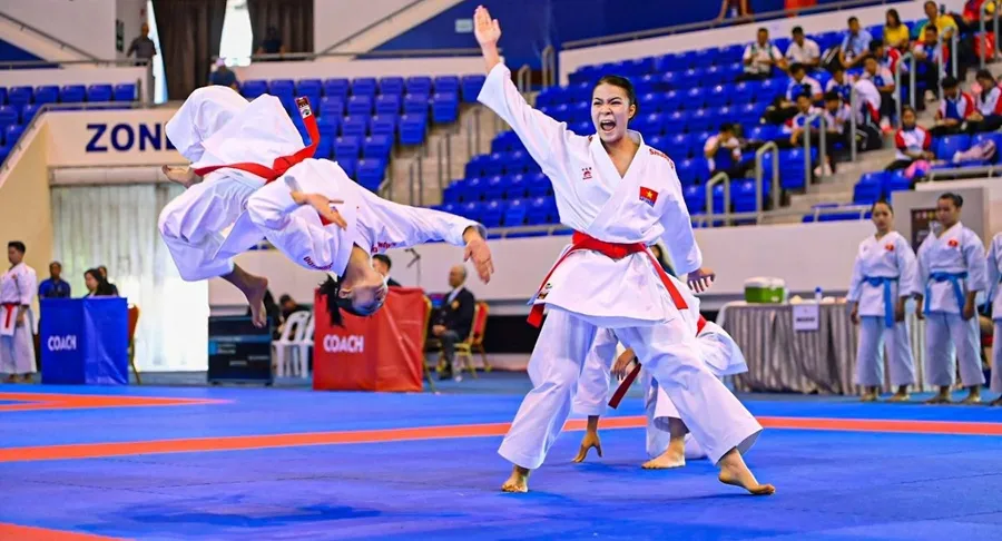 Võ sĩ karate Việt Nam có các kết quả HCV quan trọng ngay trong ngày đầu tiên tại giải vô địch Đông Nam Á 2025. Ảnh: SEAKF