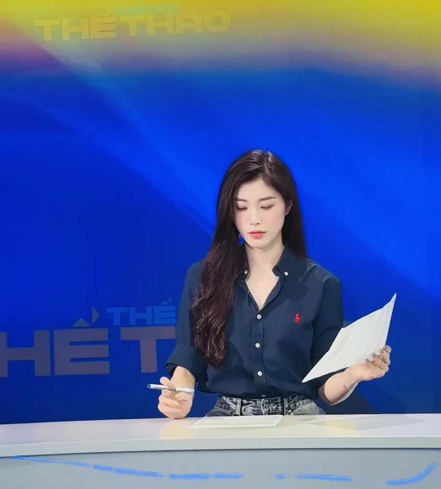 Đặng Thu Huyền đang học hỏi để có thêm các kinh nghiệm với công việc truyền hình. Ảnh: Đ.T.HUYỀN IMG_5876.jpg