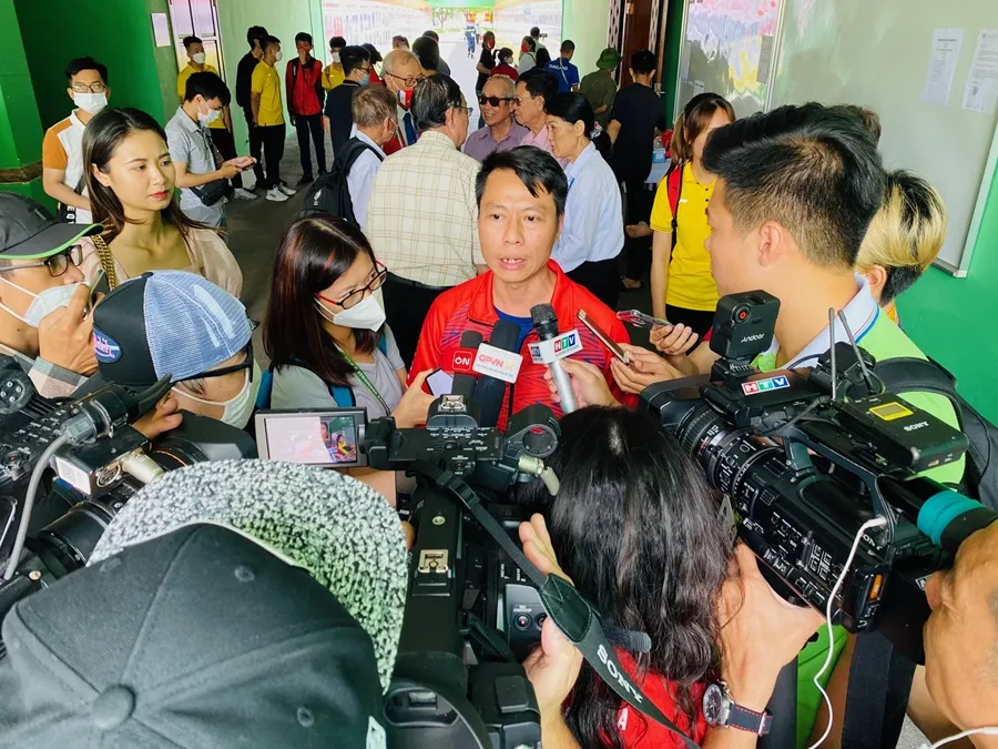 Tại bất kể sự kiện nào, các HLV, VĐV thể thao luôn được quan tâm nhất. Ảnh: MINH MINH IMG_3048.jpg