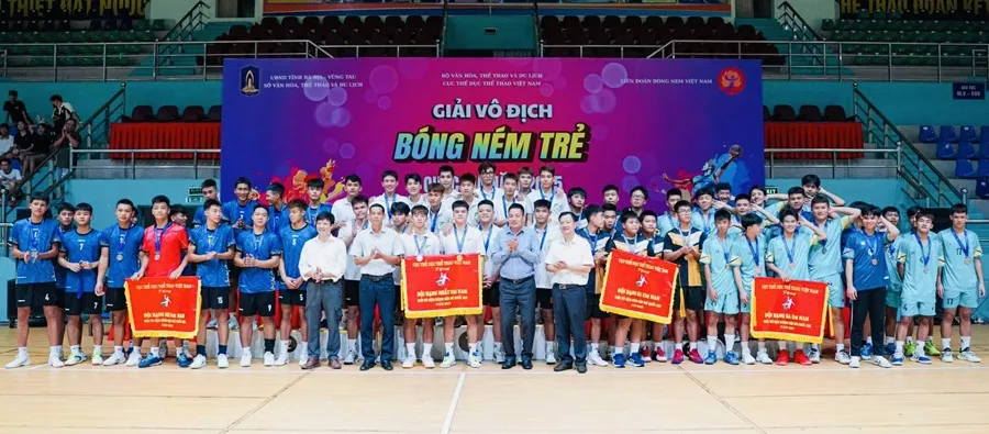 Cầu thủ bóng ném trẻ đã thi đấu để giành các kết quả cao nhất tại giải năm nay. Ảnh: VHF IMG_6119.jpg