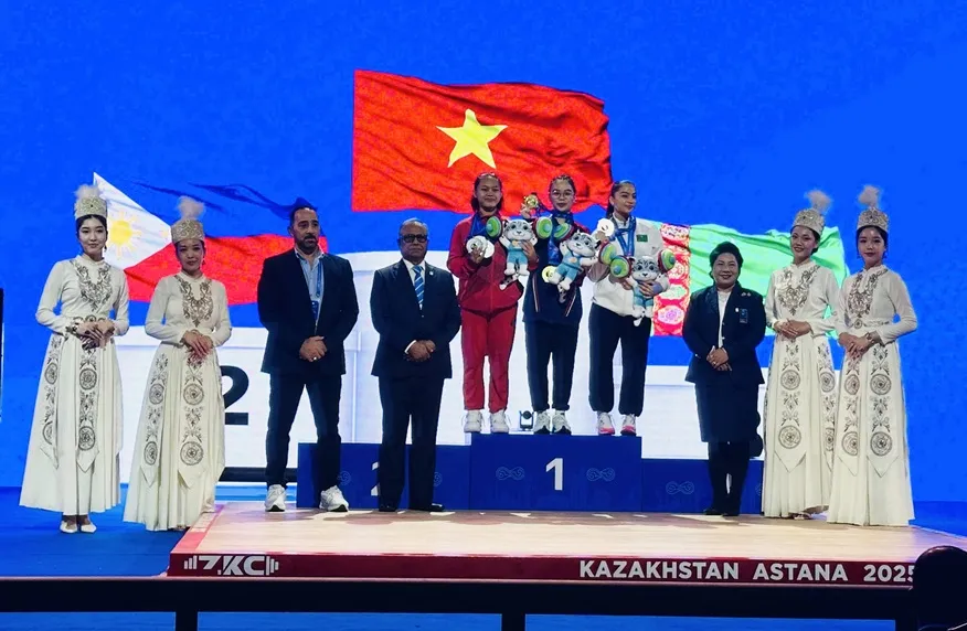Các lực sĩ nữ của Việt Nam cũng thi đấu hiệu quả tại Kazakhstan. Ảnh: LƯU VĂN IMG_6197.jpg