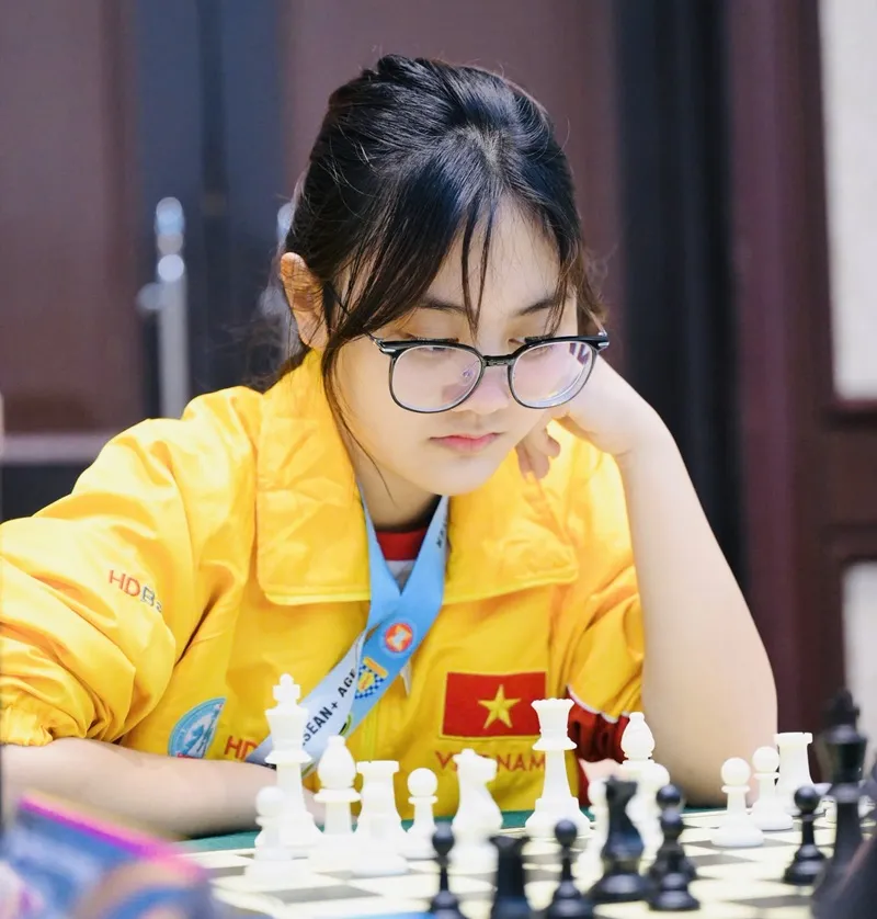 Kỳ thủ trẻ Việt Nam thi đấu với sự tập trung cao nhất. Ảnh: NGUYỄN MINH IMG_6250.jpg