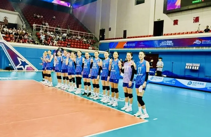 Đội hình vừa thi đấu tại Trung Quốc đã trở về Việt Nam để hội quân với đồng đội. Ảnh: KARL LIM IMG_6596.jpg