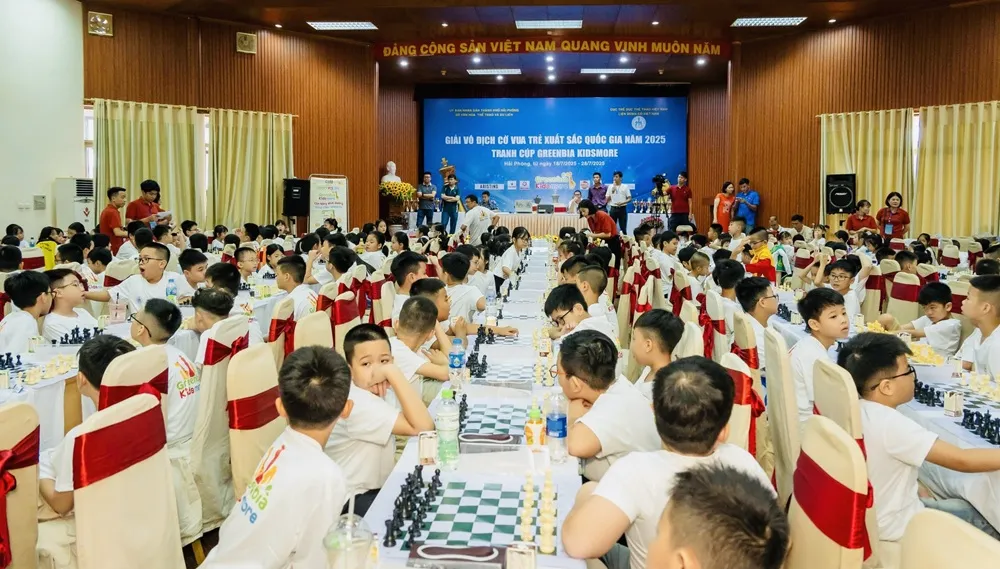 Đông đảo kỳ thủ cả nước thi đấu giải cờ vua vô địch trẻ xuất sắc quốc gia 2025. Ảnh: MINH MINH