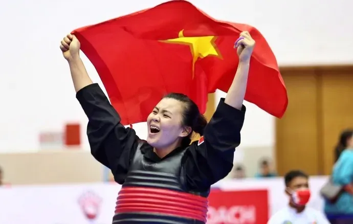 Võ sĩ Quàng Thị Thu Nghĩa có tấm HCV tại giải pencak silat châu Á 2025 tổ chức ở Hà Tĩnh. Ảnh: DŨNG PHƯƠNG