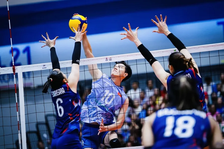 Bích Tuyền (10) và đội tuyển bóng chuyền nữ Việt Nam đứng hạng nhì tại chặng 1 giải SEA V.League 2025. Ảnh: SEAVLEAGUE
