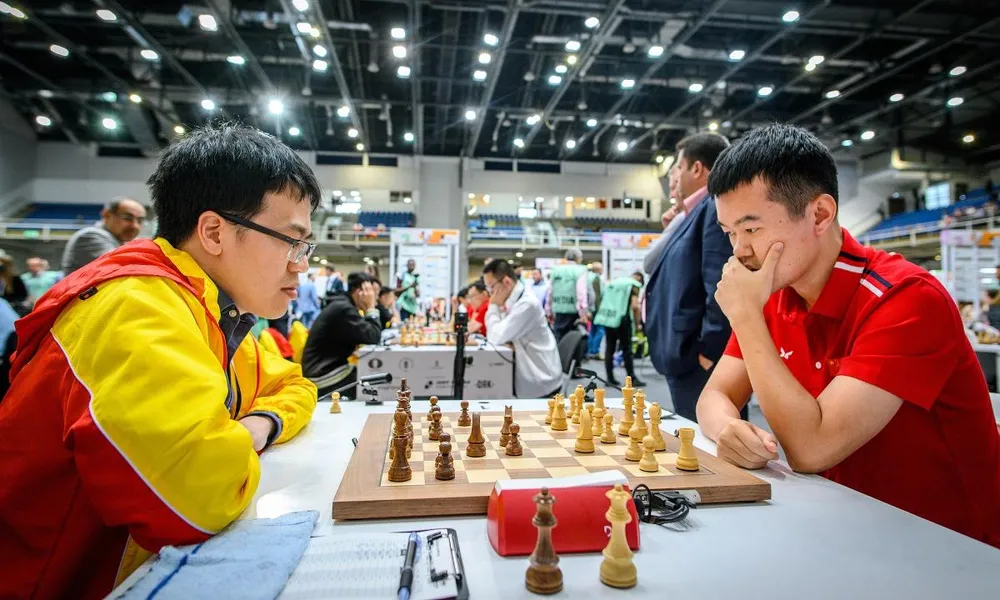 Lê Quang Liêm (trái) sẽ dự World Cup 2025 tổ chức ở Ấn Độ. Ảnh: FIDE