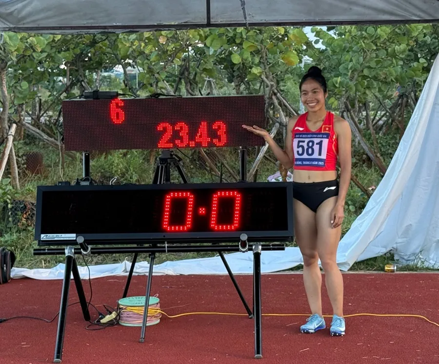 Hà Thị Thu giành HCV 200m nữ cho đội TPHCM trong ngày quyết định. Ảnh: MINH MINH